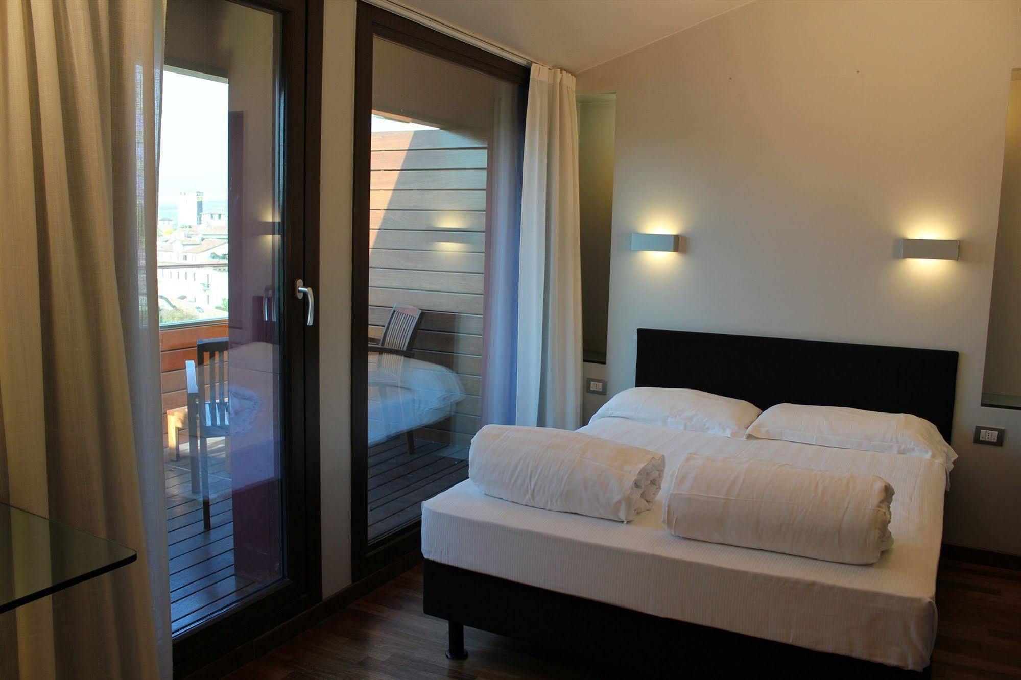Hotel Verona Esterno foto